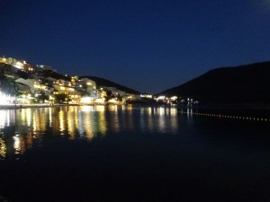 3-8クロアチア　水辺の夜景